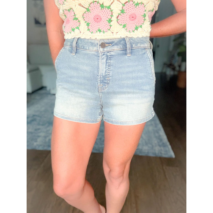 Finn Light Medium High Rise Stretch Shorts